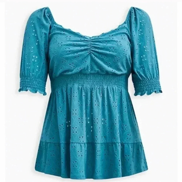 Torrid Eyelet Smocked
Waist And Sleeve Sweetheart
Blouse New With Tag - Picture 6 of 7